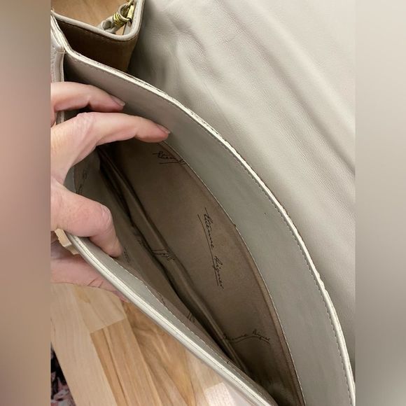 Etienne Aigner cream taupe color leather handbag purse with gold accents - Picture 10 of 16